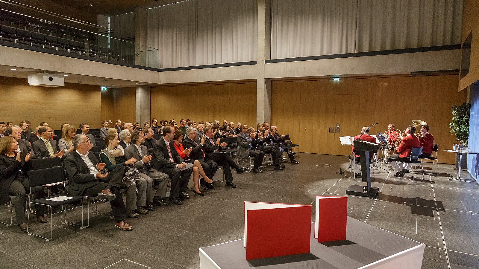 Tiroler Wissenschaftspreis für Rainer Blatt und Förderpreis des Landes für Wissenschaft an Christian Roos