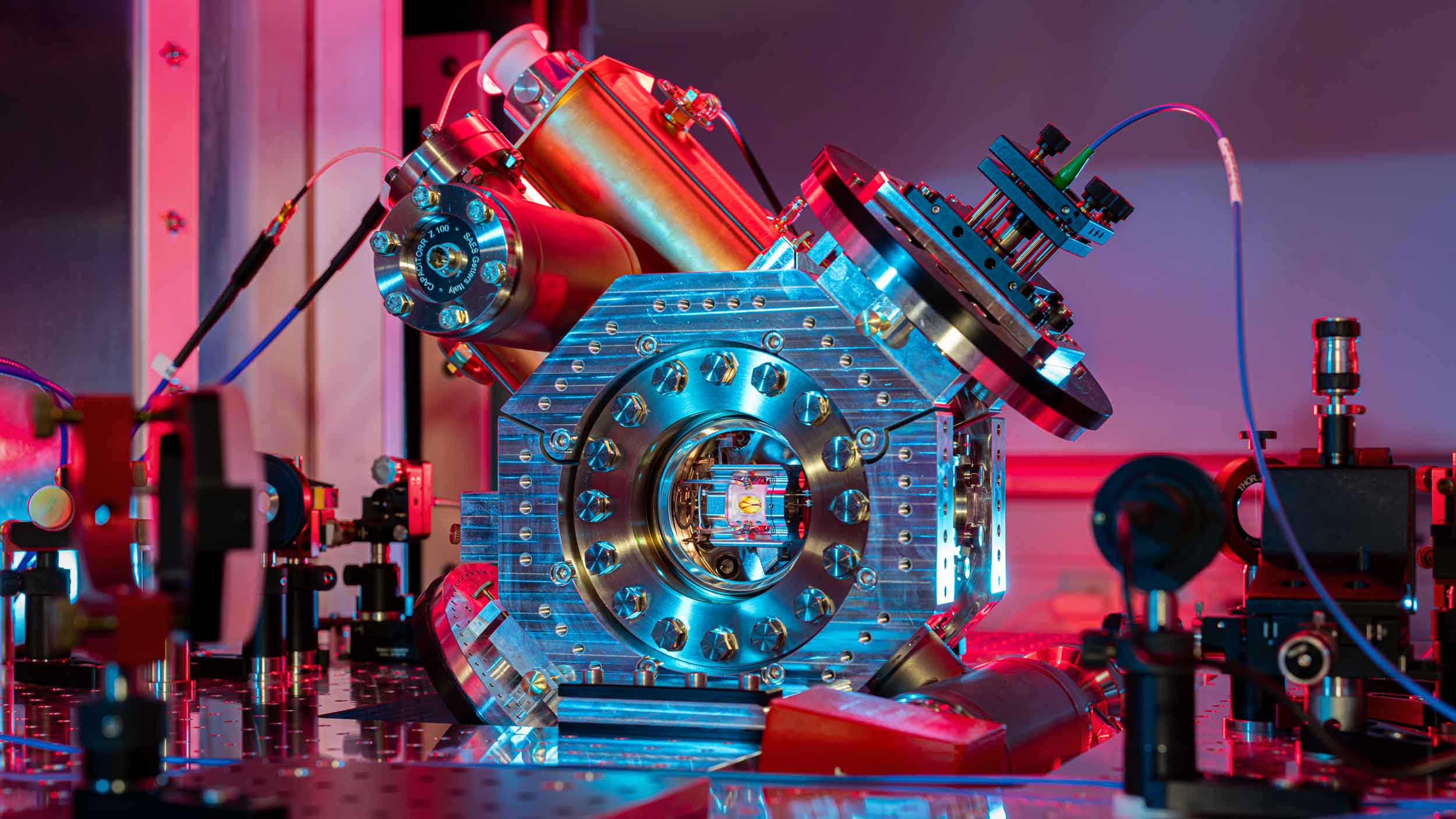 Ion trap for quantum simulation experiments