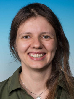 b_250_0_16777215_0_0_https___resource.iqoqi.at_staff_db_TASHCHILINA_Arina_web-c-1742308656.jpg