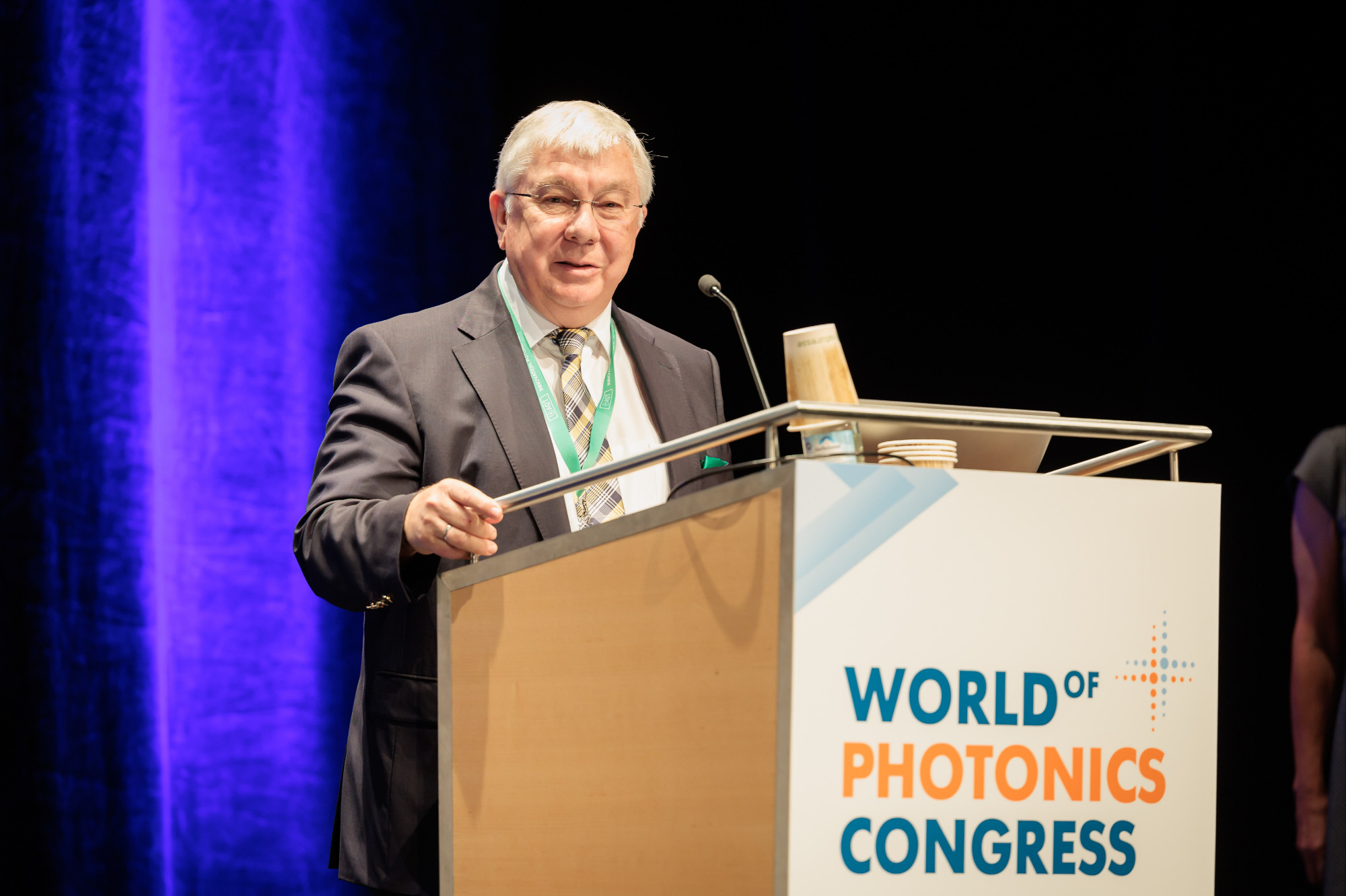Preisträger Rainer Blatt bei der World of Photonics Konferenz in München.
